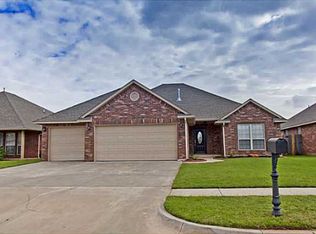 2104 SE 9th St, Moore, OK 73160
