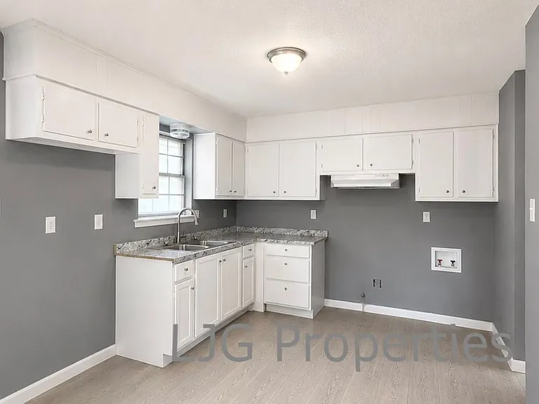 1835 Glen Ave — Photo 4