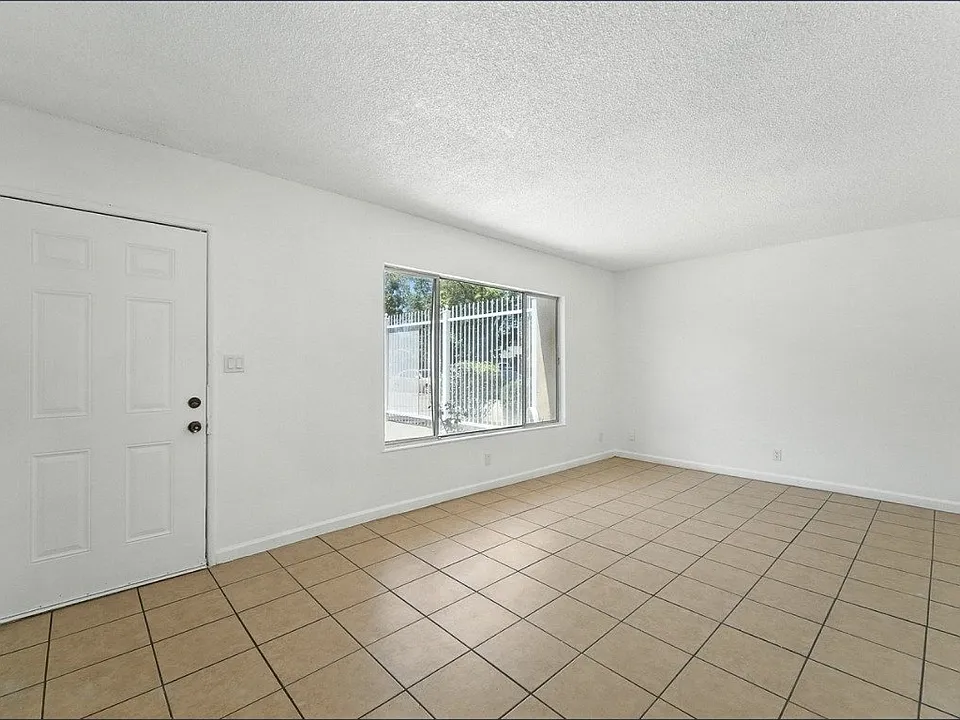 132 W 18th St #10