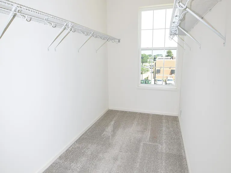 2945 Showplace Dr — Photo 48