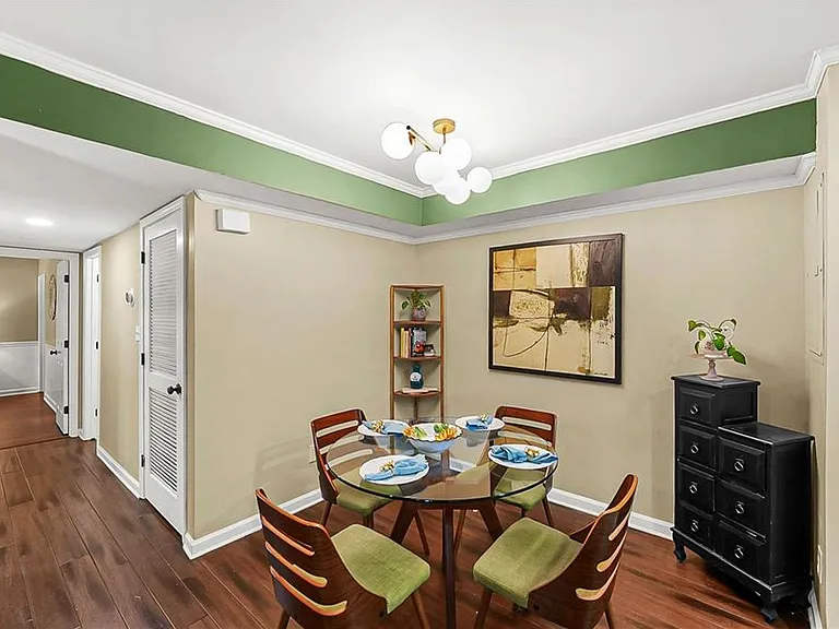 404 McGill Pl NE — Photo 8