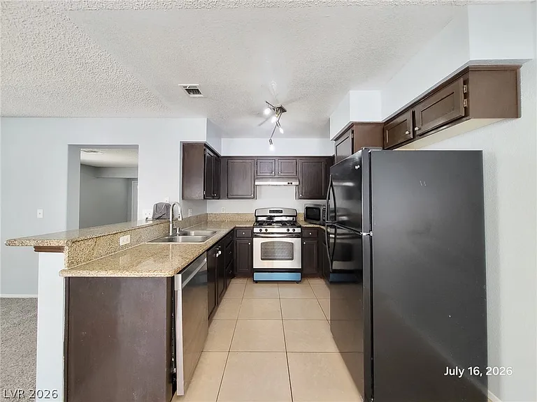 9404 Hershey Ln — Photo 5