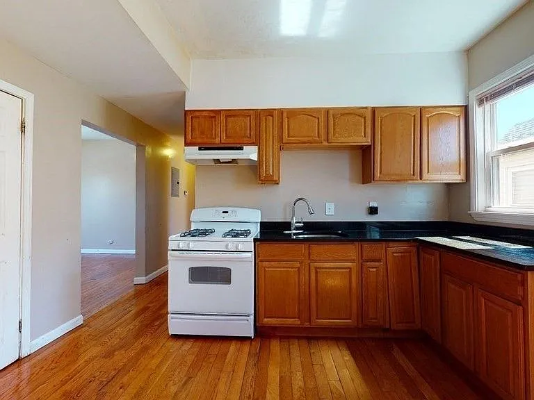 22 Hendry St #2 — Photo 2
