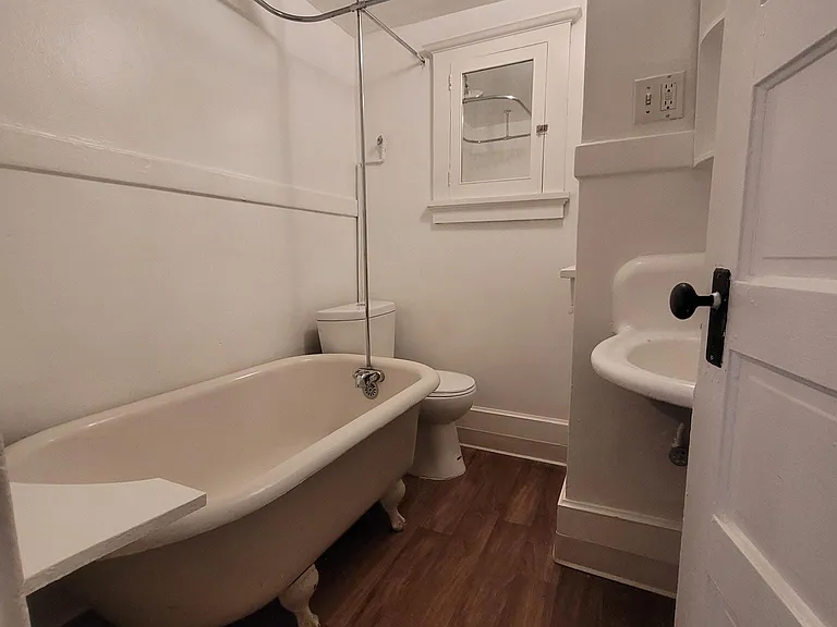 1527 Belmont Ave — Photo 33