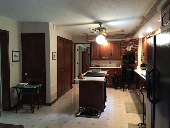 4th image of 1705 S Deer Park Dr