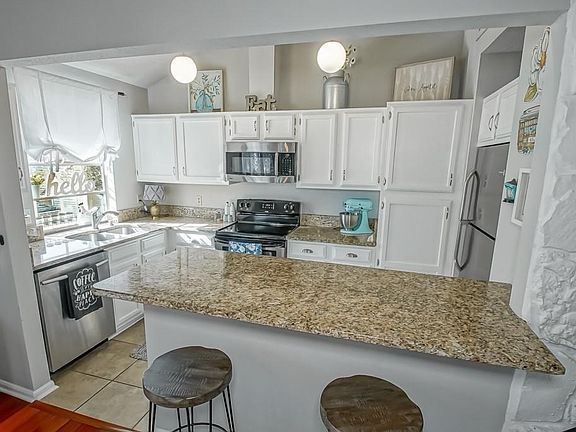 2nd image of 841 Old Metairie Pl