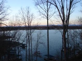 228 Winding Oaks Dr, Seneca, SC 29672