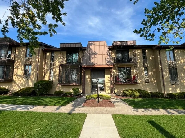 11277 S Roberts Rd APT G, Palos Hills, IL 60465