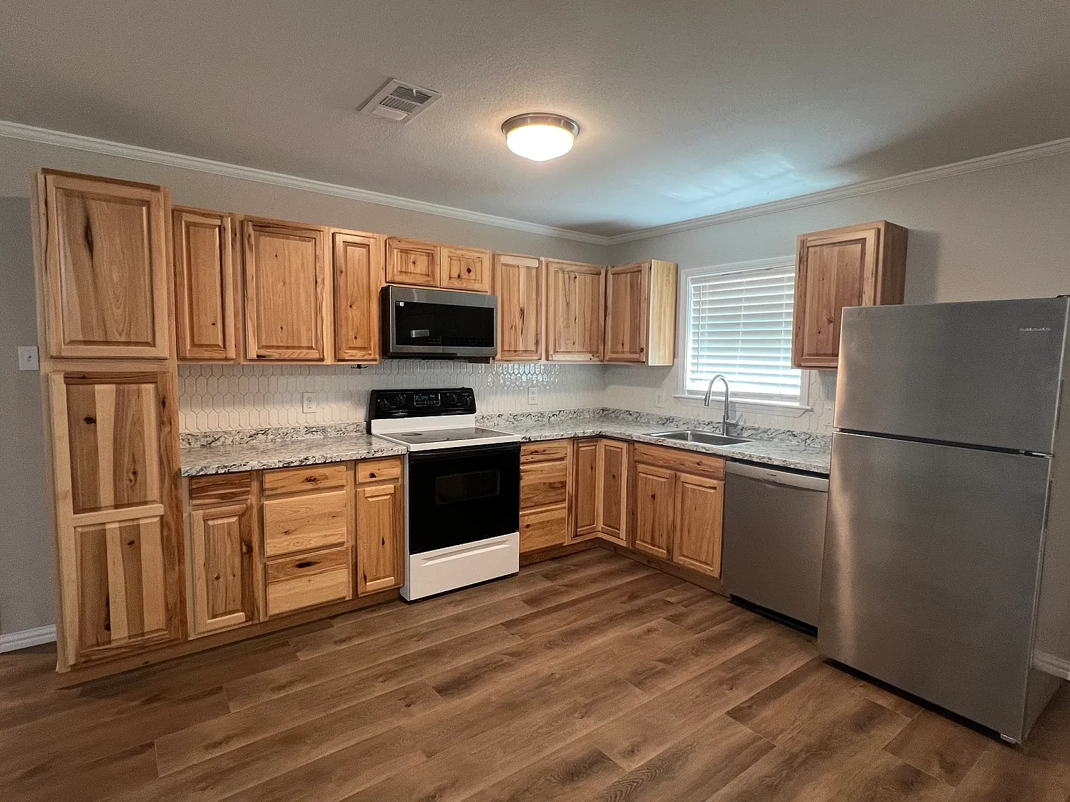 3 bed, 1128 sqft, $1,400 — Photo 2