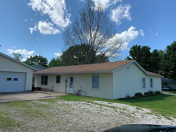 3rd image of 393 S Cedar Dr