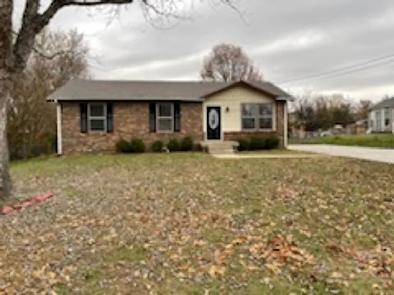 907 Ryan Dr — Photo 1