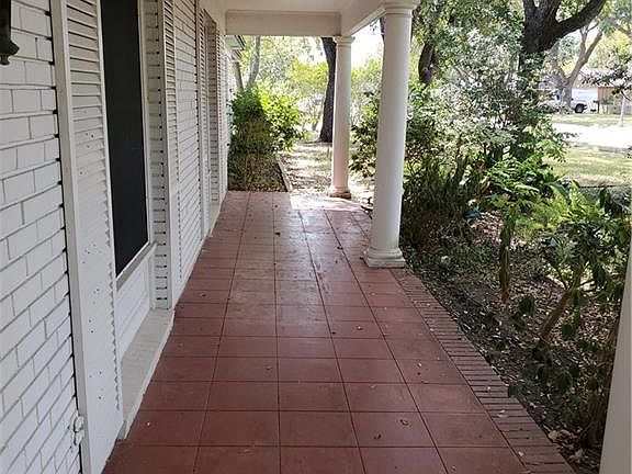 2nd image of 2201 E Loma Vista Ave