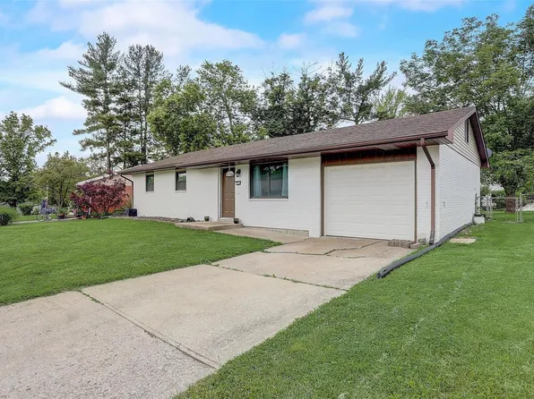 5308 Englewood Dr, Godfrey, IL 62035