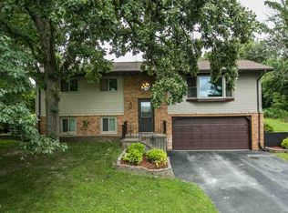 1843 Firefly Rd, Manchester, IA 52057