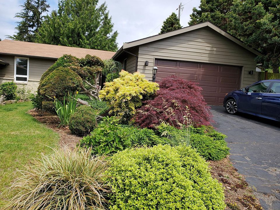 Front of residence. Room enough for 2 cars in the garage and 2 cars in the driveway.