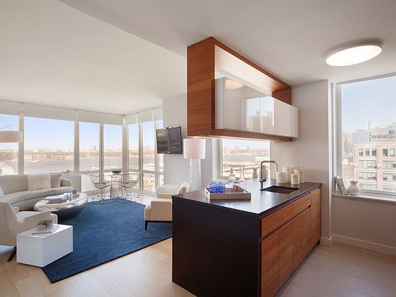 3rd image of 550 W 45th St #Penthouse 102