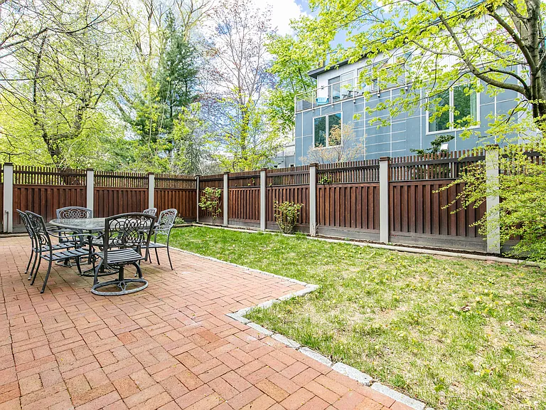 61 Huron Ave — Photo 16