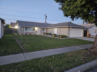 5861 Chinook Dr, Huntington Beach, CA 92647