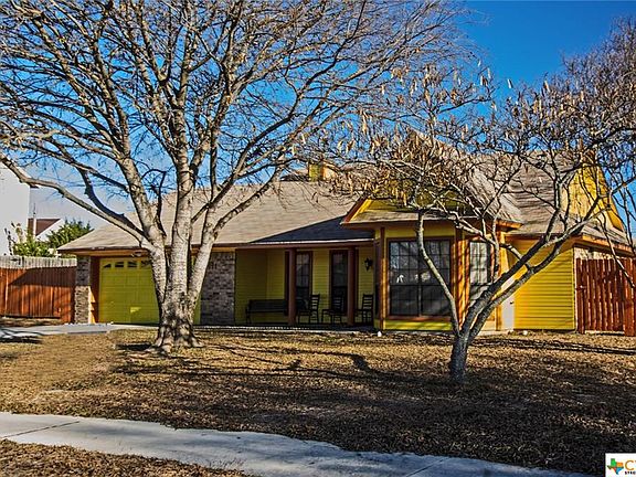 2nd image of 2611 Brook Hollow Cir