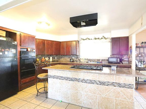 4th image of 240 El Bosque St #240