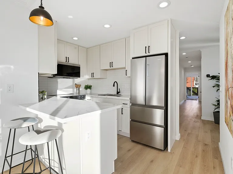 100 Byrne St #100 — Photo 3