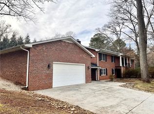 30 Lakeshore Dr, Walhalla, SC 29691