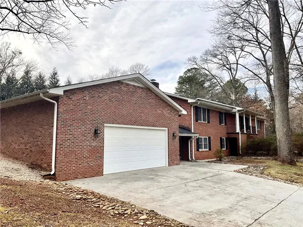 30 Lakeshore Dr, Walhalla, SC 29691
