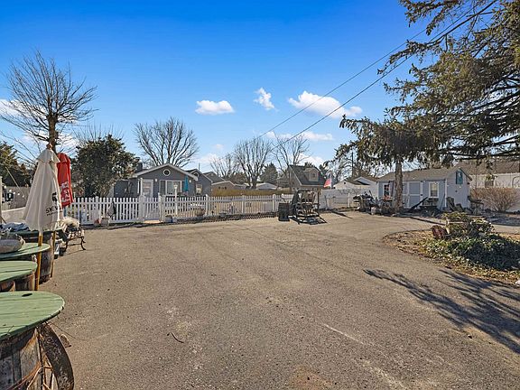 5th image of 537 Seashore Rd