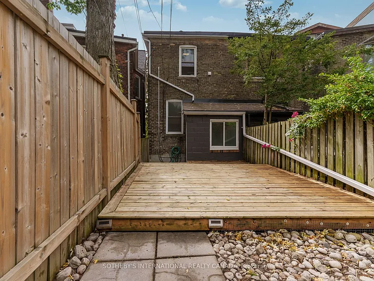 15 Indian Road Cres #UPPER — Photo 33