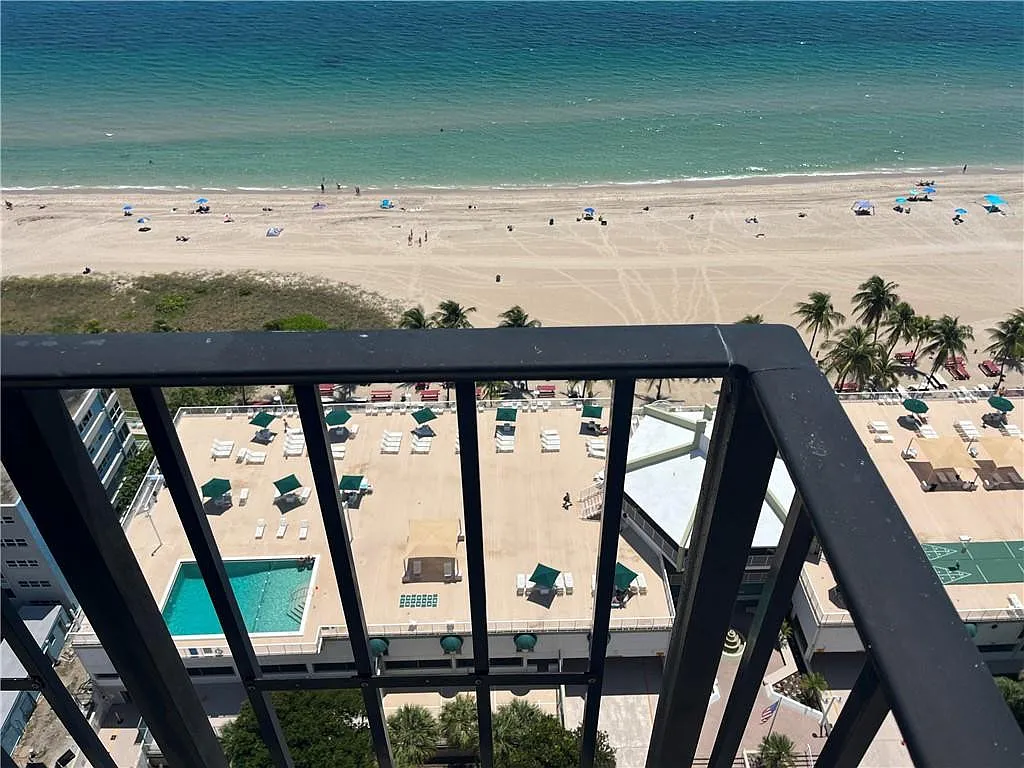 2 bed, 2.0 bath, 1125 sqft, $3,250 — Photo 2