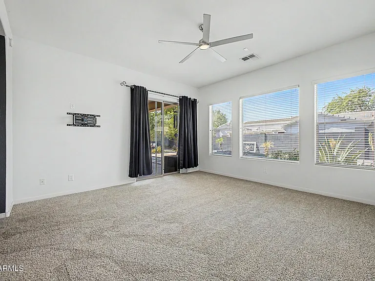 1902 E Desert Ln — Photo 20