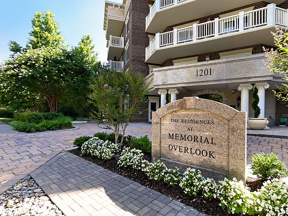 3rd image of 1201 N Nash St APT 303