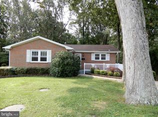 8265 Camion Ct, Pasadena, MD 21122