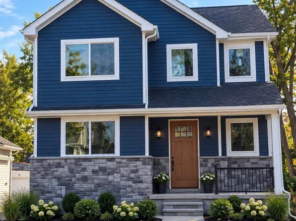 61 Massoit St, Clawson, MI 48017