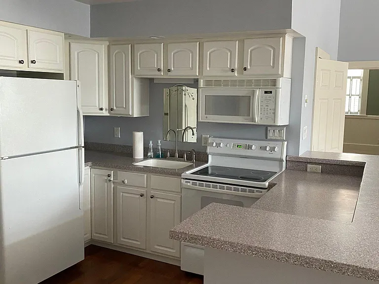 11-15 Bird St #5A — Photo 2