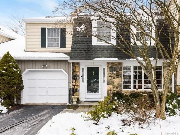 54 Lakeview Avenue #17, New Canaan, CT 06840