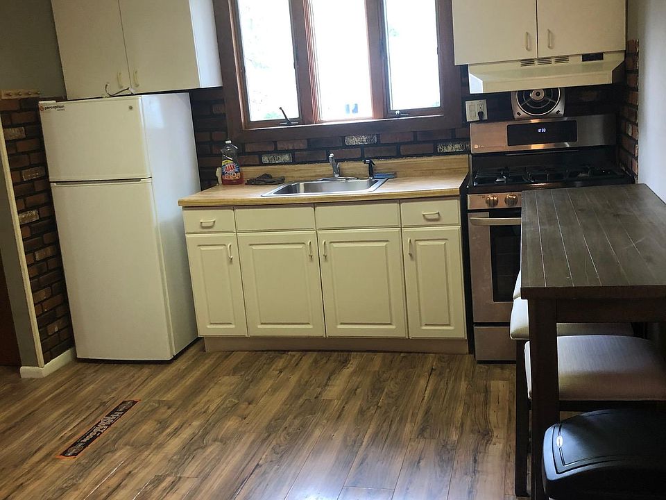 1st image of 22 6th Ave Floor 2