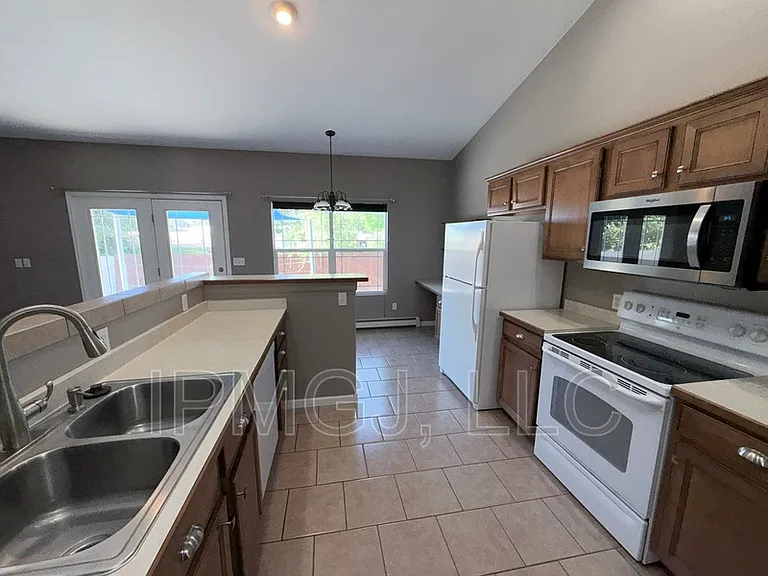 2815 1/2 Columbine Park Ct — Photo 4
