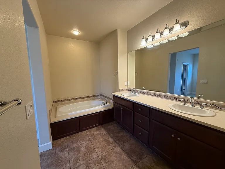 655 Heligan Ln — Photo 19
