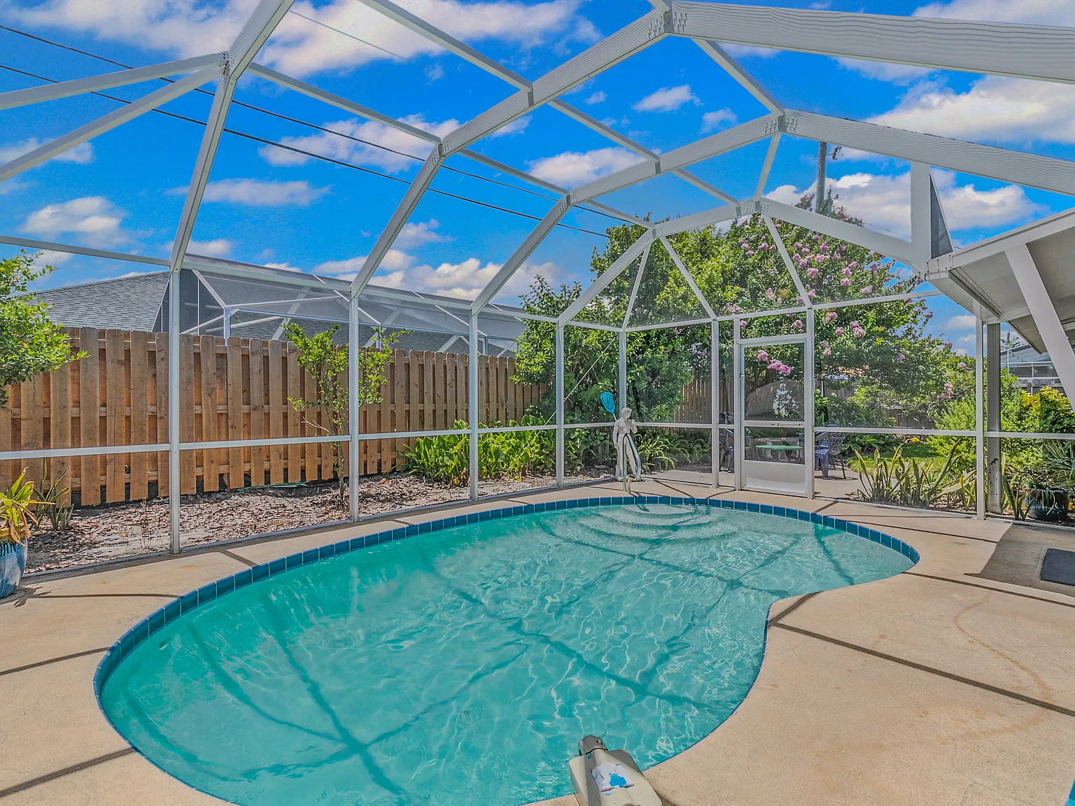 122 Ocean Grove Dr — Photo 1