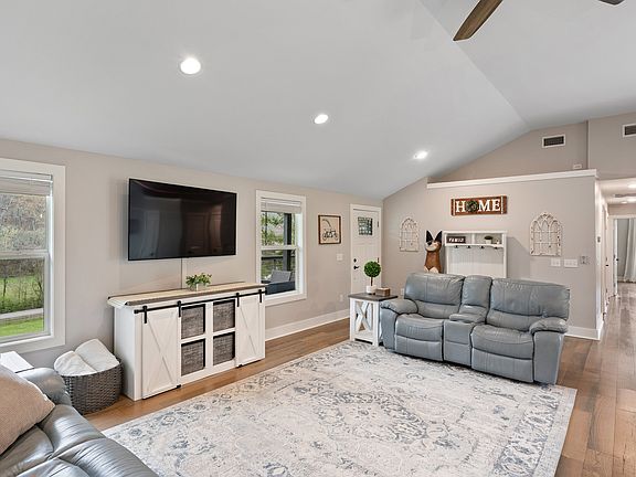 3rd image of 3347 Freeman Hollow Rd