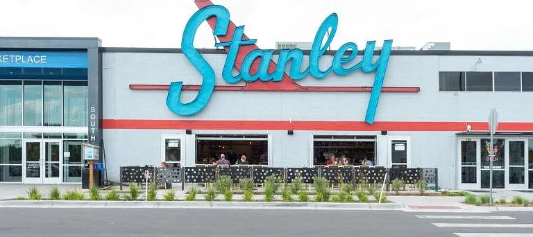 Stanley Marketplace 5 min. walk!