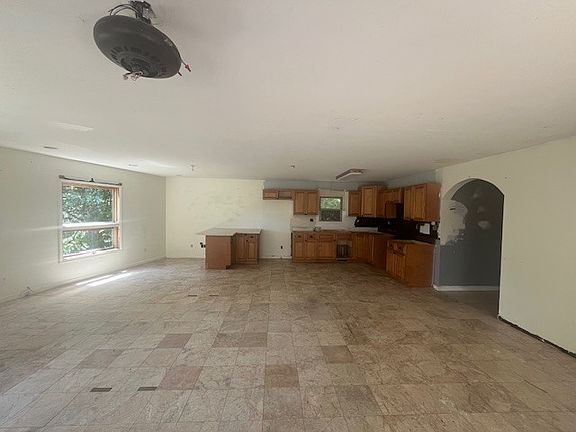 4th image of 35 Sandy Point