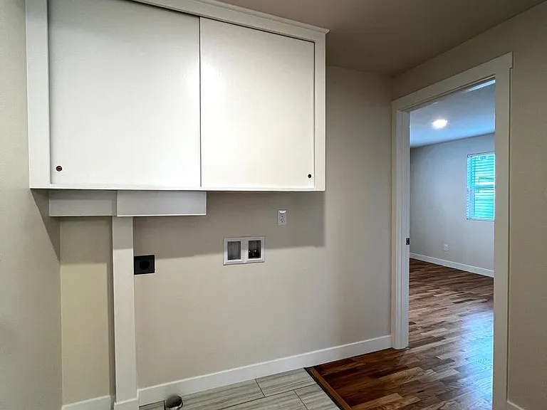 1007 S 50th Ave — Photo 5