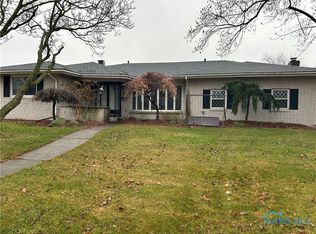 2706 Gladhaven Dr, Oregon, OH 43616