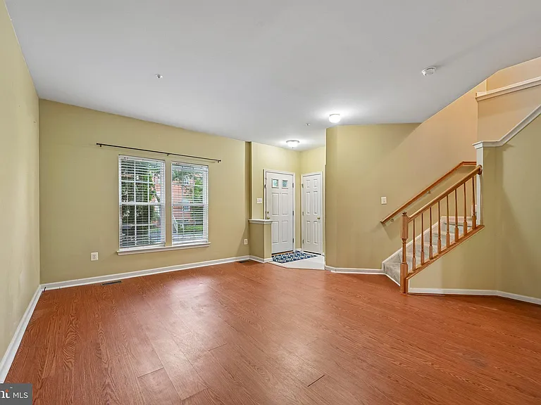 1724 Emory St — Photo 8