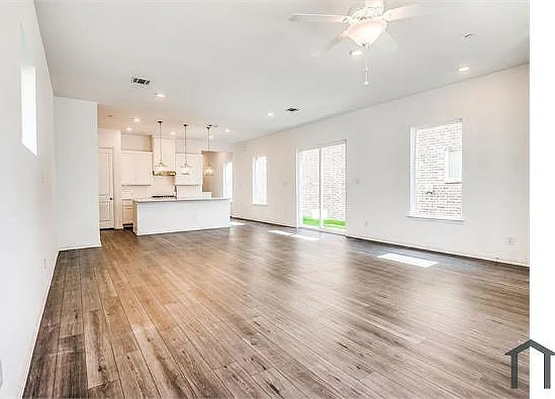 7557 Regal Ln