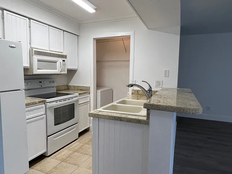 1267 SW 46th Ave #2308 — Photo 3