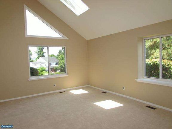 5th image of 2076 Hawthorne Pl