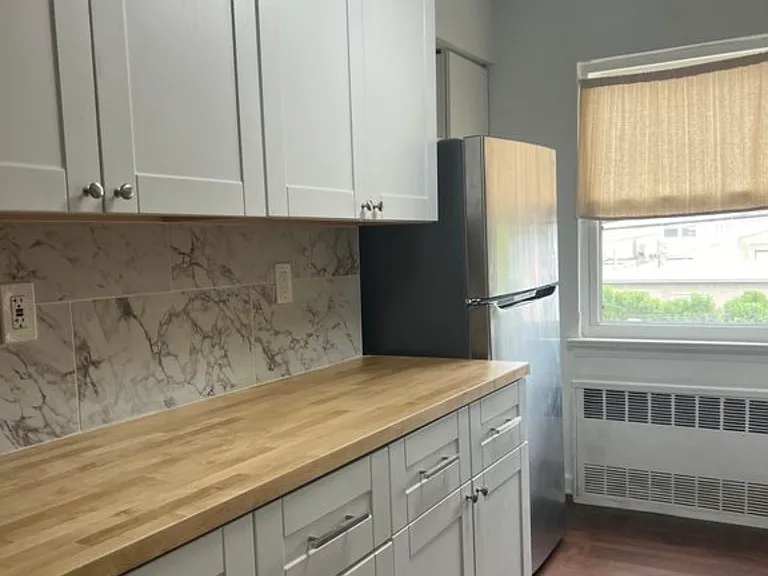 31-14 71st St #2 — Photo 4